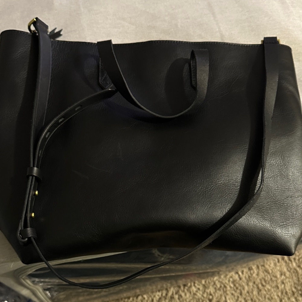 Madewell Elegant Black Leather Tote Bag
16x11.5x6.5